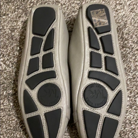 MICHAEL KORS GREY leather flats - Picture 3 of 6